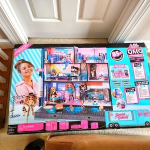 COPY - BRAND NEW NEVER OPENED LOL OMG SURPRISE DOLLHOUSE! 85+ Surprises